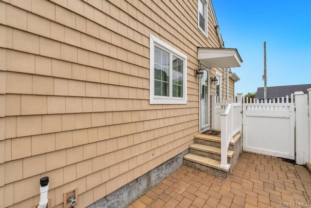 12 Avenue K, Kings Park, NY 11754