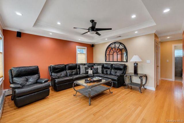 12 Avenue K, Kings Park, NY 11754