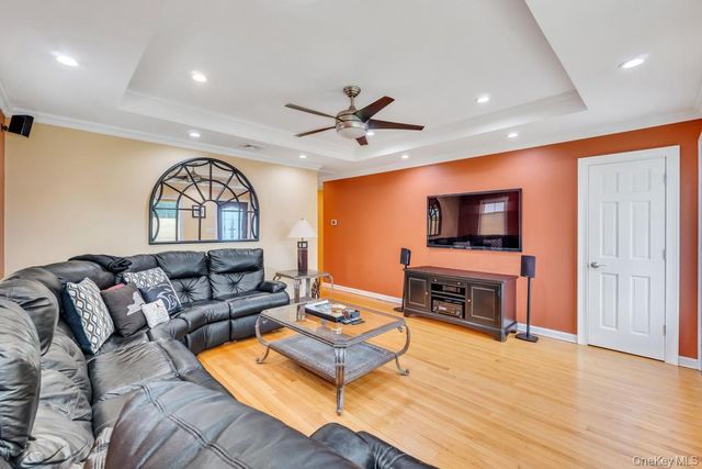 12 Avenue K, Kings Park, NY 11754