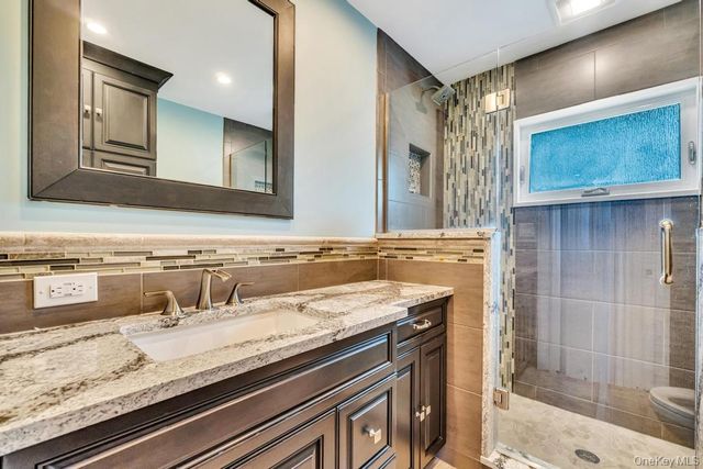12 Avenue K, Kings Park, NY 11754