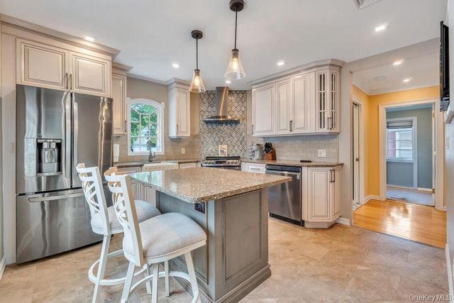 12 Avenue K, Kings Park, NY 11754