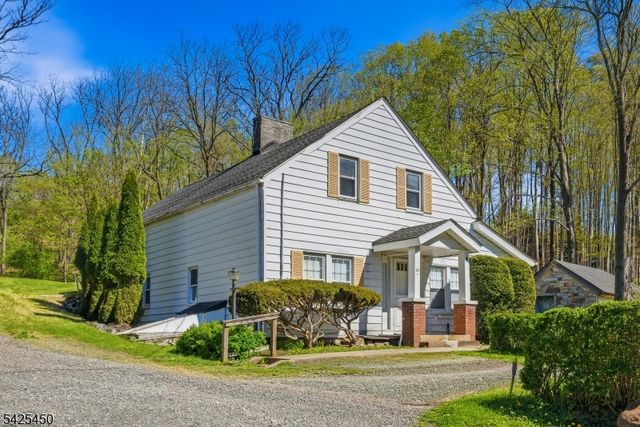 56 Main St, Peapack Gladstone Boro, NJ 07977
