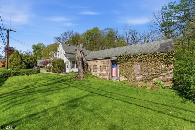 56 Main St, Peapack Gladstone Boro, NJ 07977