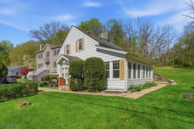 56 Main St, Peapack Gladstone Boro, NJ 07977