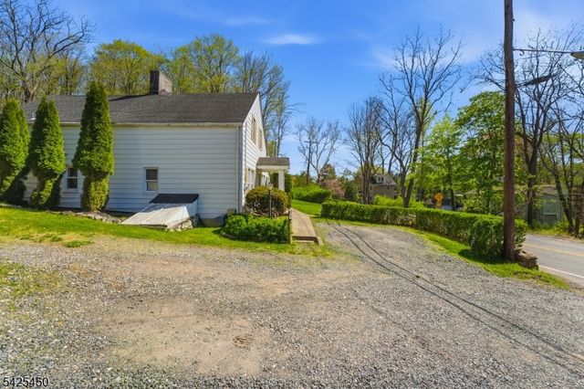 56 Main St, Peapack Gladstone Boro, NJ 07977