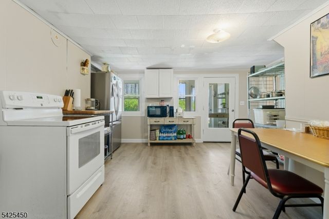 56 Main St, Peapack Gladstone Boro, NJ 07977
