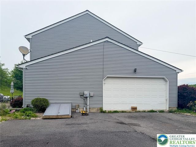 1330 Packerton Dam Drive, Mahoning Twp, PA 18235