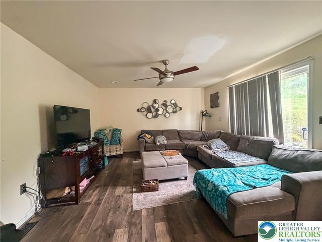 1330 Packerton Dam Drive, Mahoning Twp, PA 18235