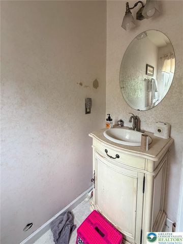 1330 Packerton Dam Drive, Mahoning Twp, PA 18235