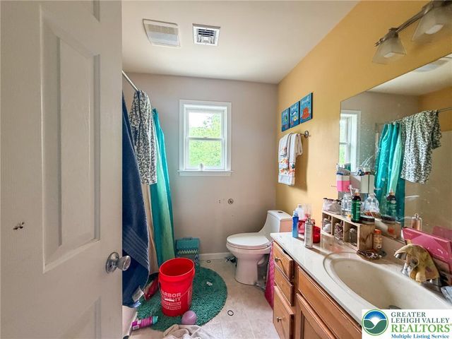 1330 Packerton Dam Drive, Mahoning Twp, PA 18235