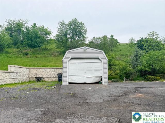 1330 Packerton Dam Drive, Mahoning Twp, PA 18235
