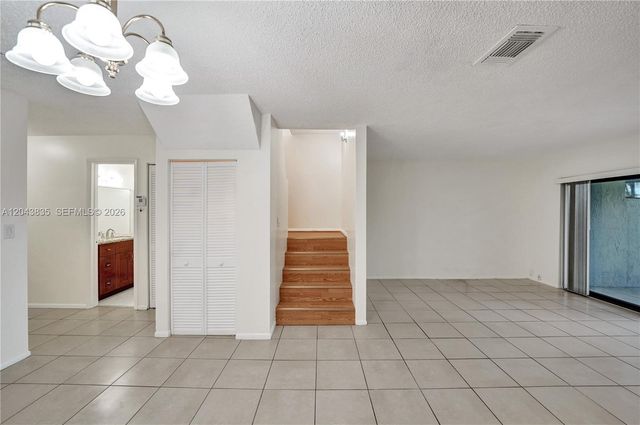 9220 NW 14th St 272, Pembroke Pines, FL 33024