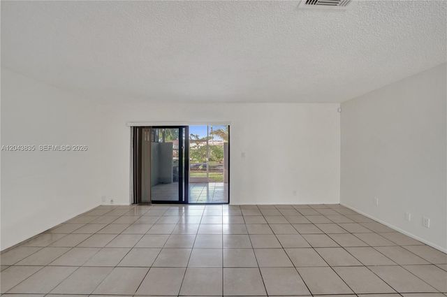 9220 NW 14th St 272, Pembroke Pines, FL 33024