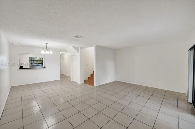 9220 NW 14th St 272, Pembroke Pines, FL 33024