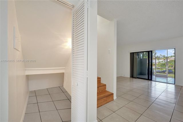 9220 NW 14th St 272, Pembroke Pines, FL 33024