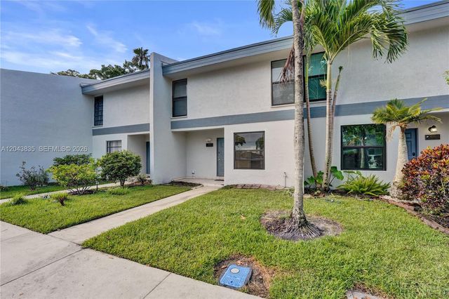 9220 NW 14th St 272, Pembroke Pines, FL 33024
