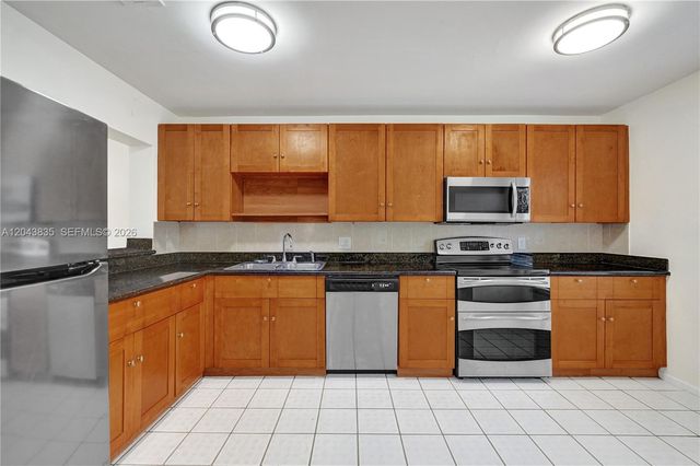 9220 NW 14th St 272, Pembroke Pines, FL 33024