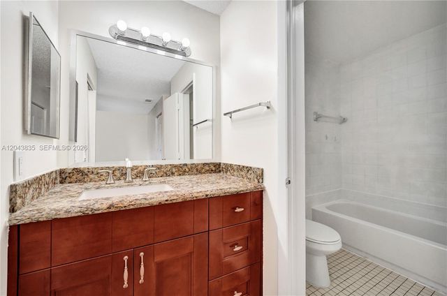9220 NW 14th St 272, Pembroke Pines, FL 33024