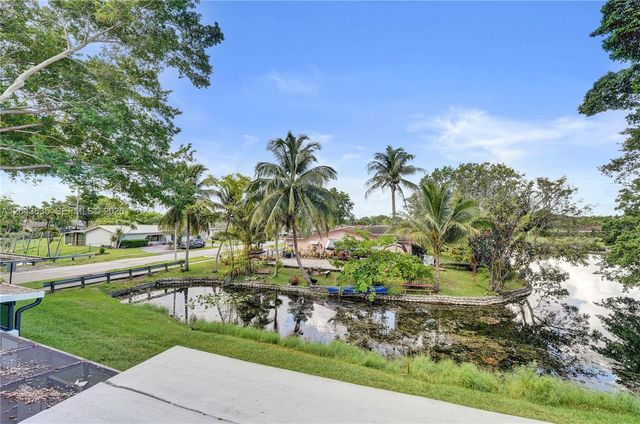 9220 NW 14th St 272, Pembroke Pines, FL 33024