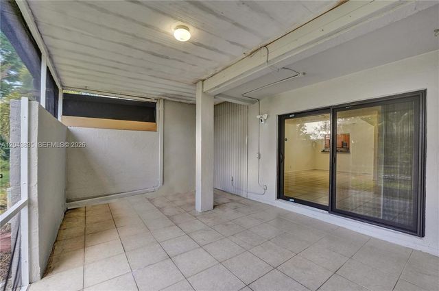 9220 NW 14th St 272, Pembroke Pines, FL 33024