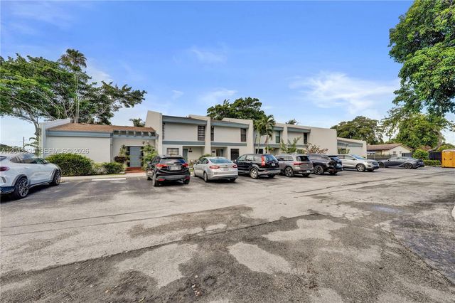 9220 NW 14th St 272, Pembroke Pines, FL 33024