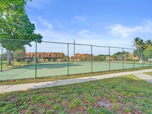 9220 NW 14th St 272, Pembroke Pines, FL 33024