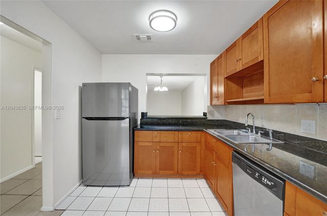 9220 NW 14th St 272, Pembroke Pines, FL 33024