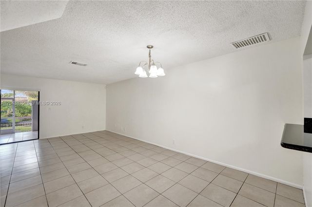 9220 NW 14th St 272, Pembroke Pines, FL 33024