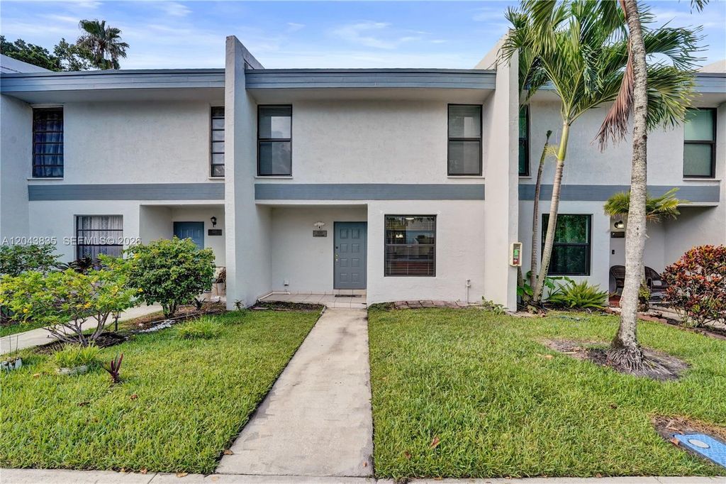 9220 NW 14th St 272, Pembroke Pines, FL 33024