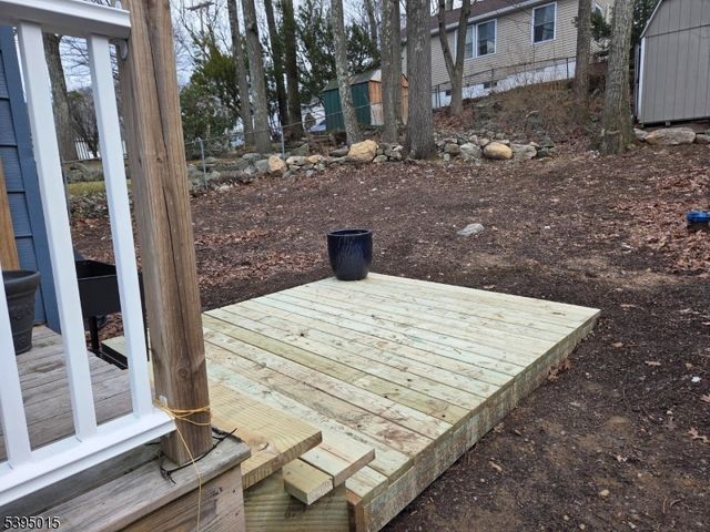 38 Geneva Trl, Hopatcong Boro, NJ 07843