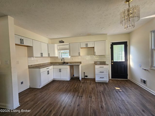 1411 Knight Rd, Louisville, KY 40214