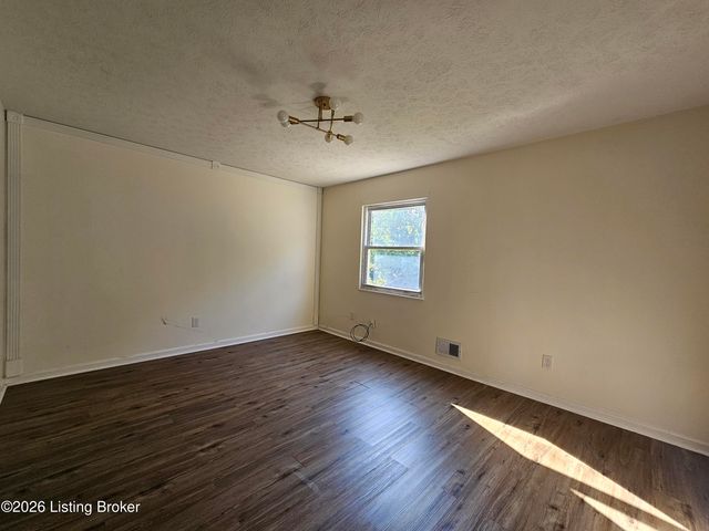 1411 Knight Rd, Louisville, KY 40214