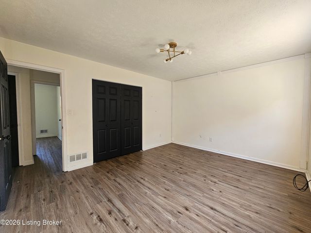 1411 Knight Rd, Louisville, KY 40214