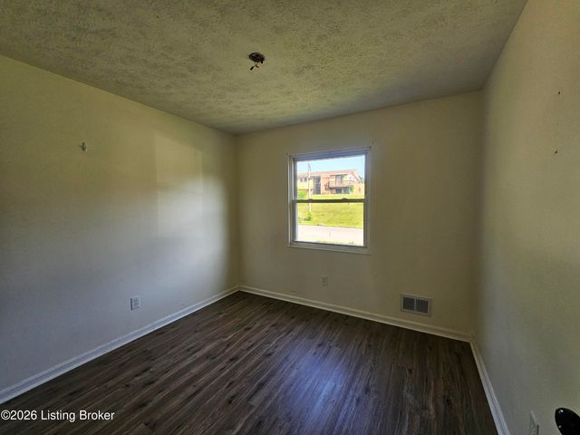 1411 Knight Rd, Louisville, KY 40214