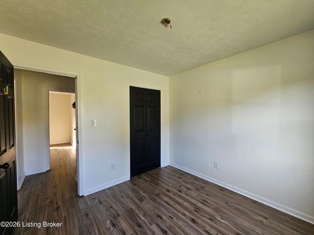1411 Knight Rd, Louisville, KY 40214