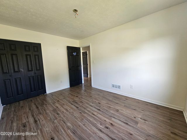 1411 Knight Rd, Louisville, KY 40214