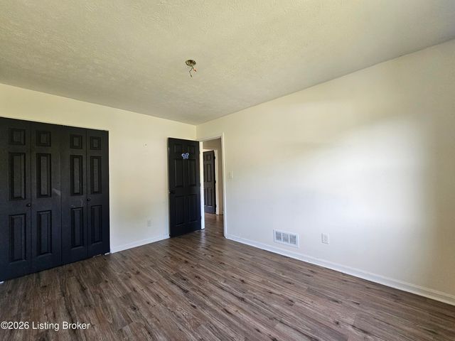 1411 Knight Rd, Louisville, KY 40214