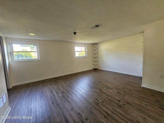 1411 Knight Rd, Louisville, KY 40214