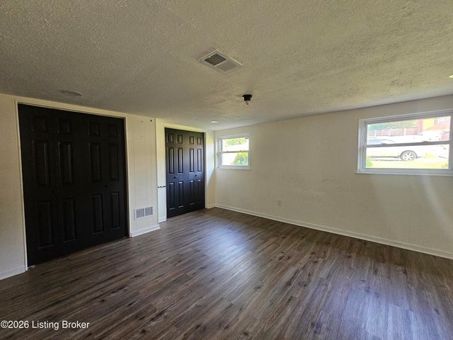 1411 Knight Rd, Louisville, KY 40214