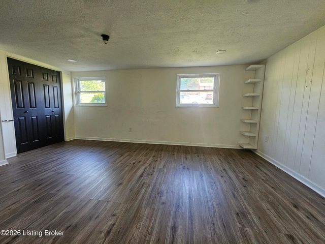 1411 Knight Rd, Louisville, KY 40214