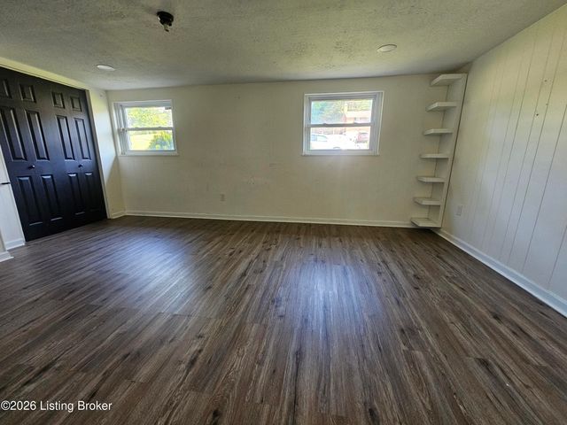 1411 Knight Rd, Louisville, KY 40214