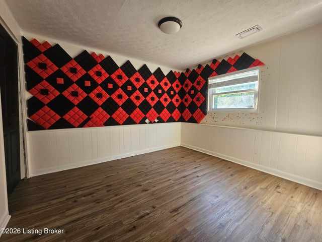 1411 Knight Rd, Louisville, KY 40214