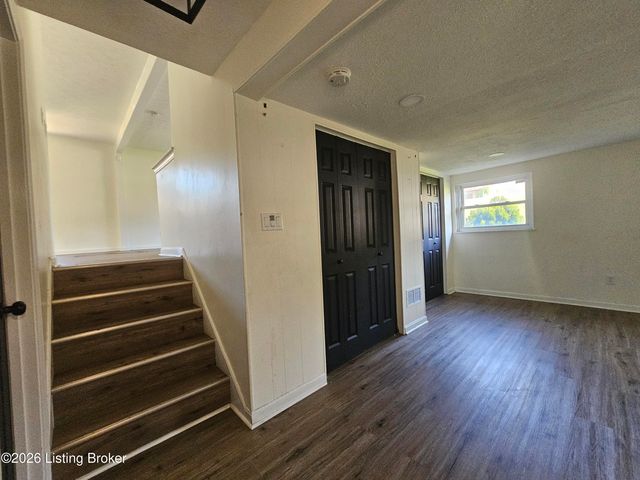 1411 Knight Rd, Louisville, KY 40214