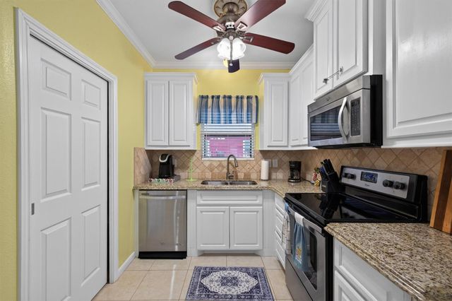 1111 Mabry Street, Gilchrist, TX 77617