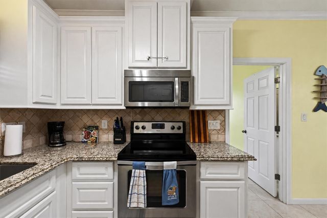 1111 Mabry Street, Gilchrist, TX 77617