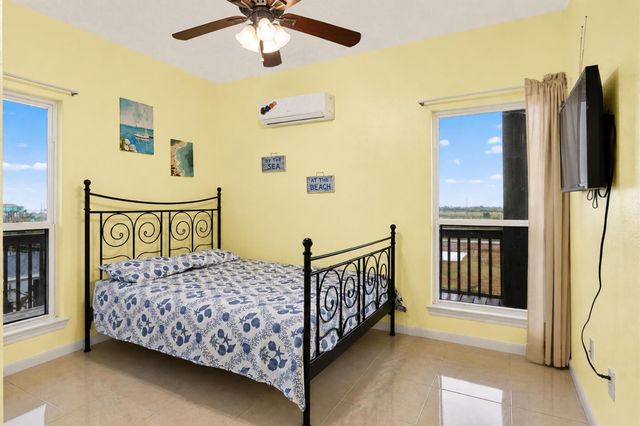 1111 Mabry Street, Gilchrist, TX 77617