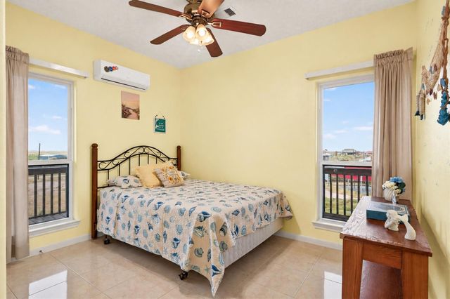 1111 Mabry Street, Gilchrist, TX 77617