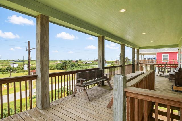 1111 Mabry Street, Gilchrist, TX 77617