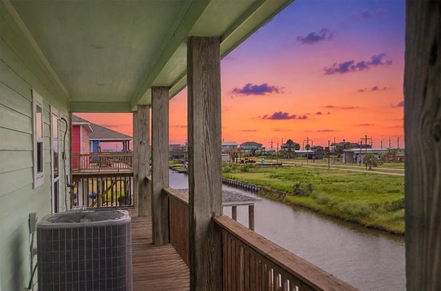 1111 Mabry Street, Gilchrist, TX 77617