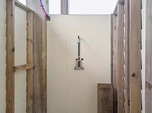 1111 Mabry Street, Gilchrist, TX 77617